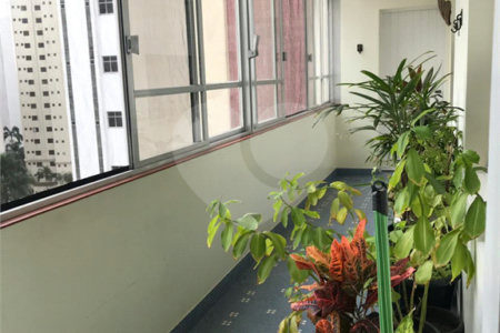 Apartamento de 345m2, 1 por andar.4 dormitórios (sendo 1 suite e 1 closet).