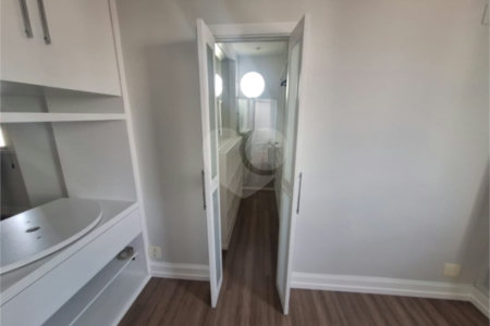 Apartamento para locação com 2 dormitórios, sendo 1 suíte com 02 vagas, totalmente climatizado nos 3 ambientes