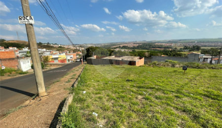Terreno à venda em Jardim Medeiros, São Carlos, SP