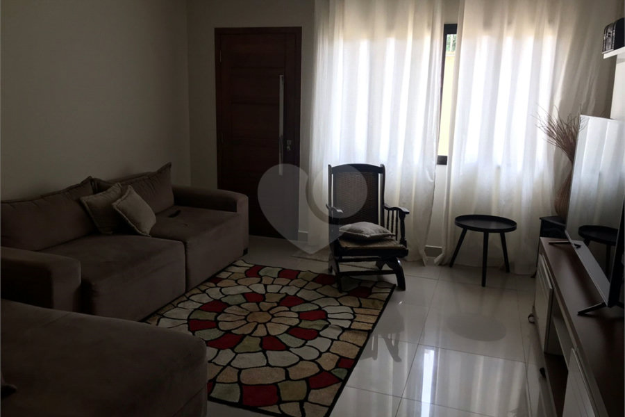 Casa à venda com 3 quartos, sendo 1 suíte,  no condomínio Felipe, São Paulo - SP