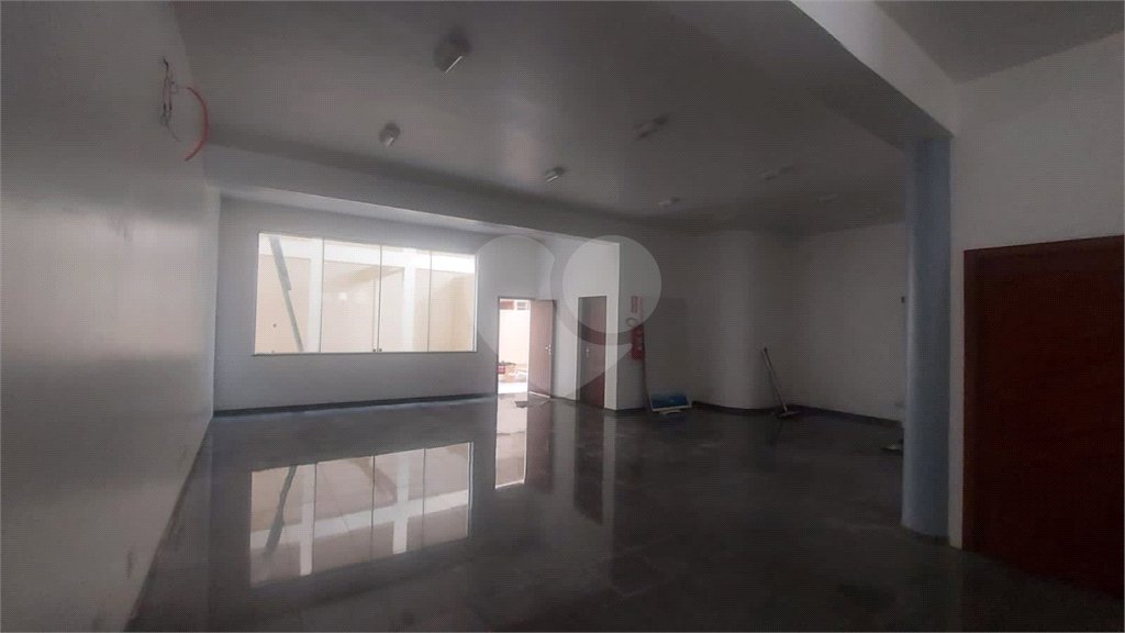Sala Comercial na Prestigiada Alameda Lucas Nogueira Garcez