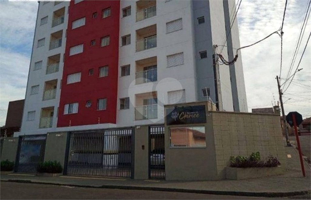 Apartamento no Condomínio Residencial Clarice.