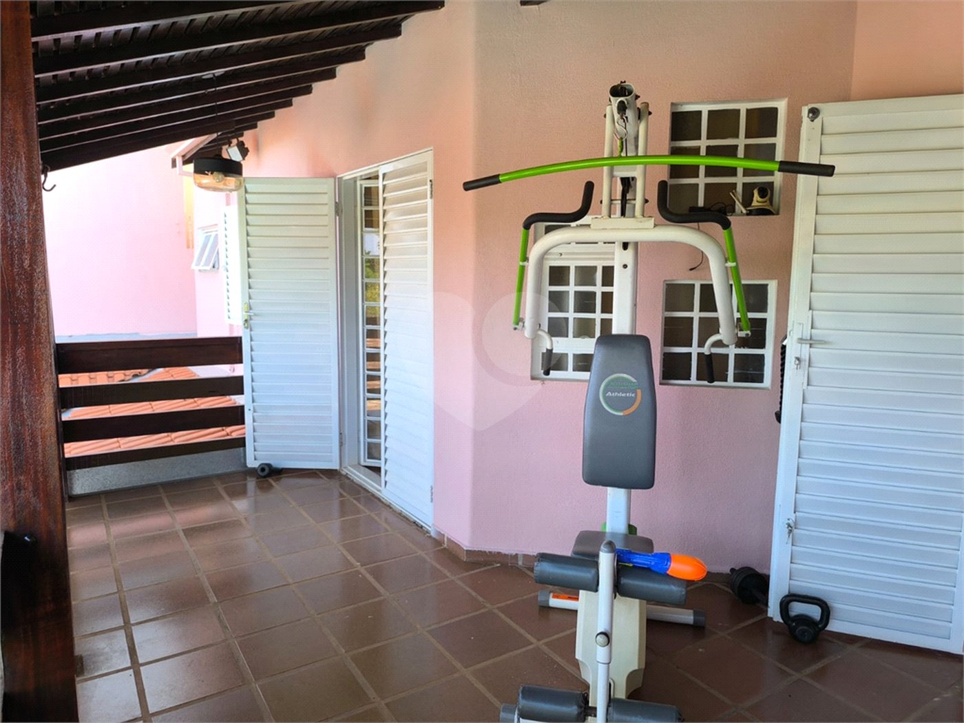 Casa à Venda no Santa Marta com 3 Suítes e Piscina