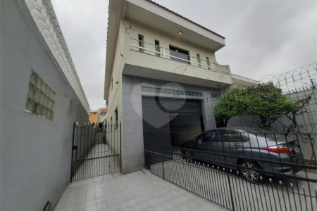 Vende-se: Sobrado no Cursino/Ipiranga, 2 Quartos, 2 Salas, 8 vagas de garagem!