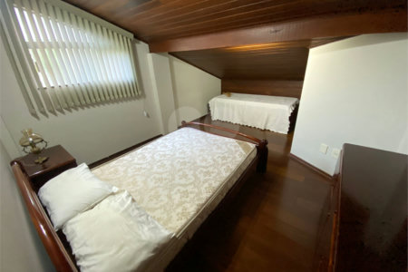 Casa térrea no Condomínio Parque Faber I