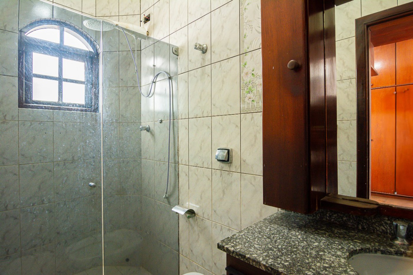 Sobrado à venda 187m² com 5 quartos, sendo 2 suítes, em Conjunto Residencial Butantã próximo à USP