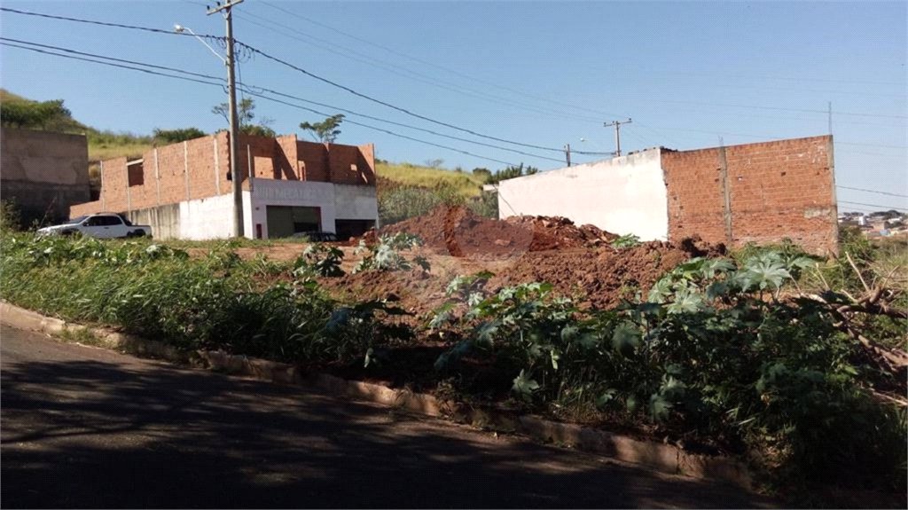 Terreno com 404,00 m² de área