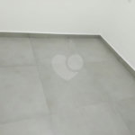 Casa térrea a venda no Jd Sabias! 2 dormitórios sendo 1 suíte com 1 vaga de garagem - Forro de drywall - Água fria e quente - Porcelanato 80x80 na casa toda - Esquadrias pretas - Marmoraria toda em pedra preto negresco - Portão automático -Jardim dos Sabiás tem rápido acesso para rodovia