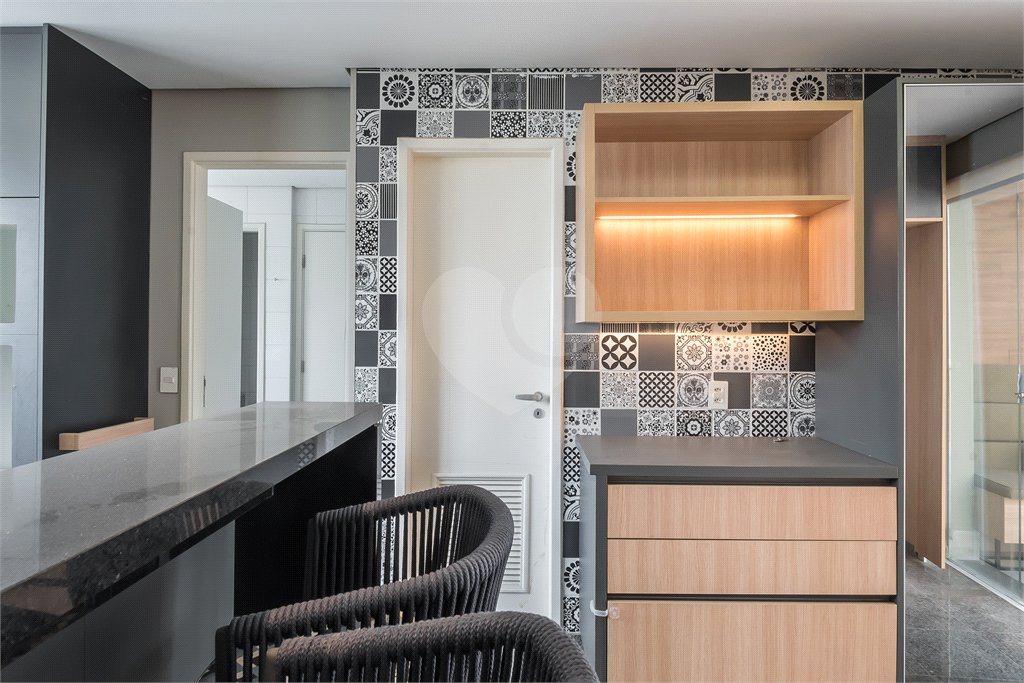 Cobertura de 240m² à venda em Moema - 04 Dorm sendo 02 suítes e 04 vagas.