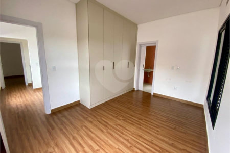 Sobrado á venda com 03 suítes, no Residencial Villeneuve em São Carlos-SP.