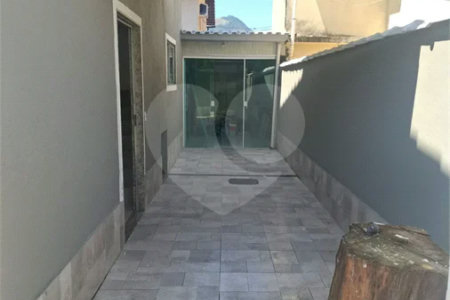 LINDA CASA DUPLEX EM CONDOMÍNIO – PRÓXIMA AO PARK SHOPPING - Aceita financiamento bancário e FGTS