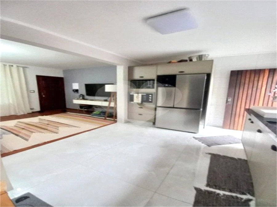 Casa de 85m2 com 3 dormitórios e 2 vagas de garagem localizado no Bosque da Saúde