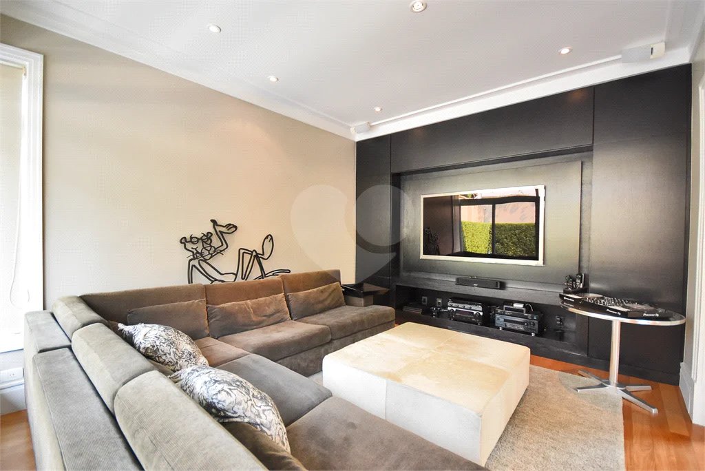 Casa impecável em terreno de 546m2