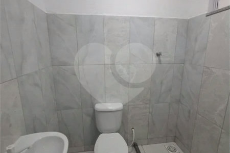 SOBRADO TIPO APARTAMENTO COM 1 QUARTO PARA LOCAÇÃO 38m² - SANTÍSSIMO