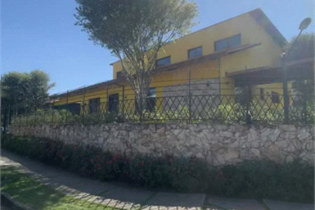 Incrível imóvel comercial com 250 metros de área construída com 5 salas e 2 cozinhas com 5 vags no caxingui