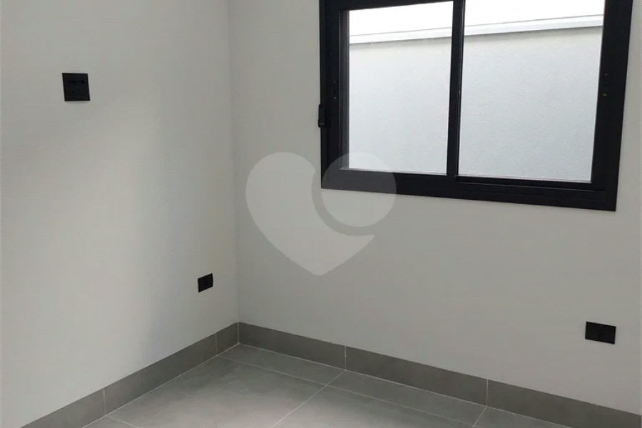 Casa térrea em condomínio fechado com 3 dormitórios sendo 1 suíte em Piracicaba-SP.