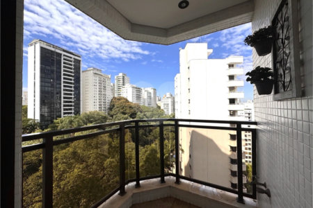 Higienópolis: Apartamento de 350 m2, 4 suítes, 5 vagas.