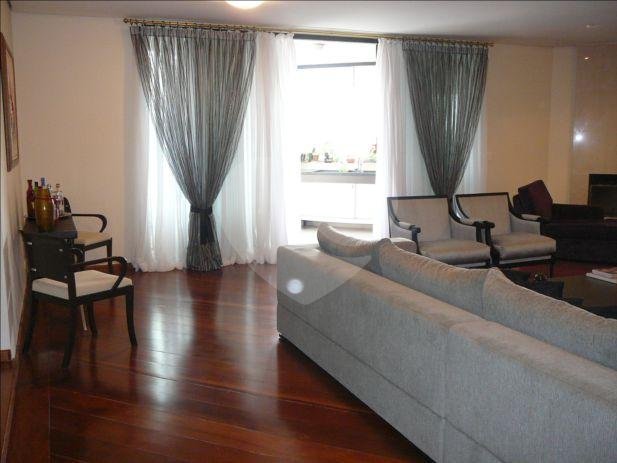 APARTAMENTO UM POR ANDAR!