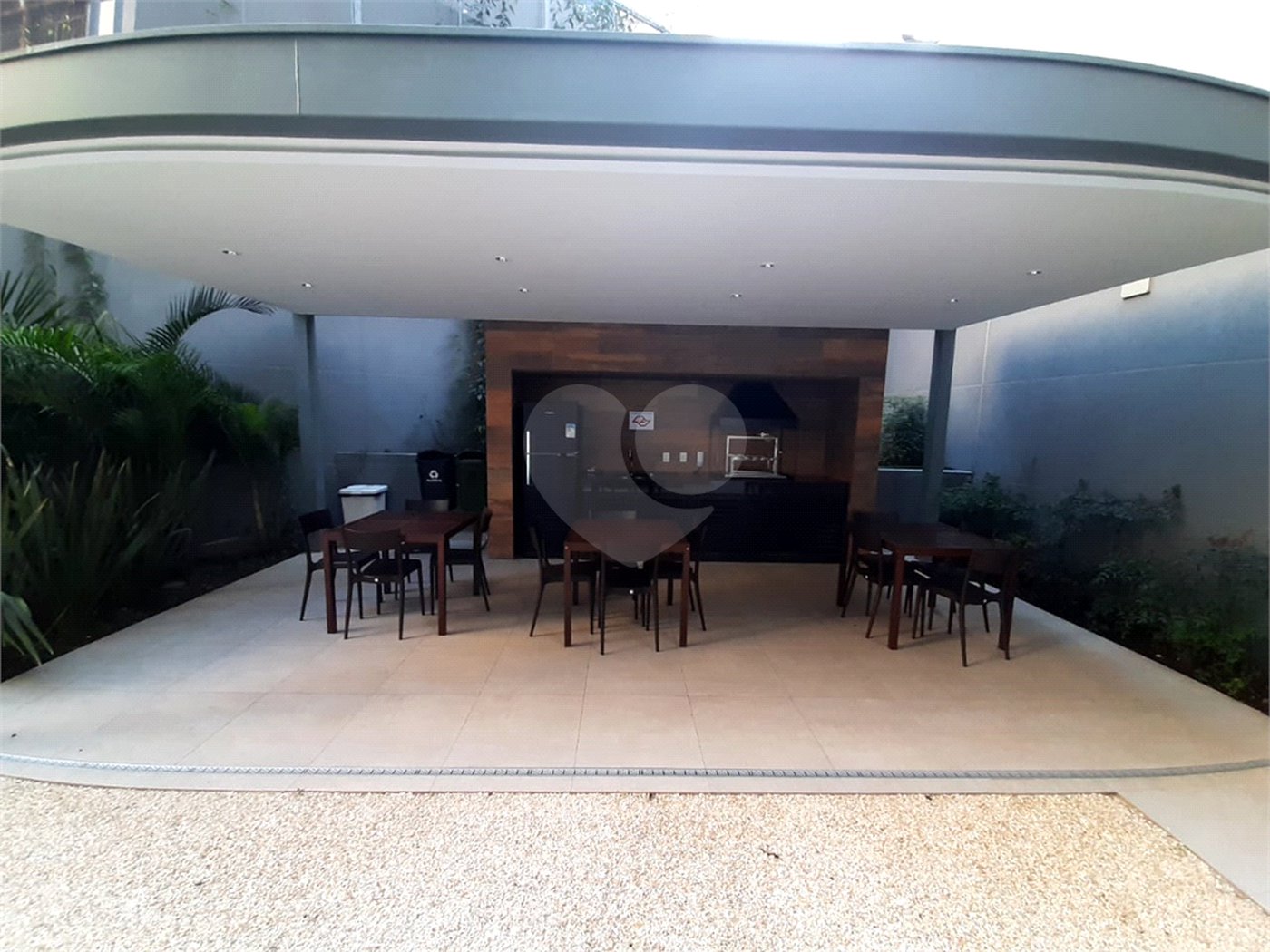Vendo Studio novo, 14° andar, (apto 1401), 23 m2, sol da manhã com vista livre.