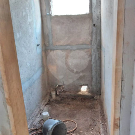 Sobrado em construção no Jardim de Cresci .