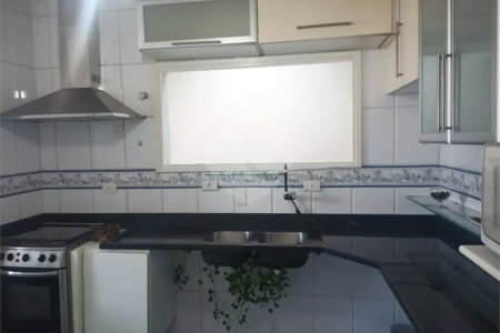 Sobrado de 242 m² com 3 Suítes e 4 Vagas de Garagem no Ipiranga