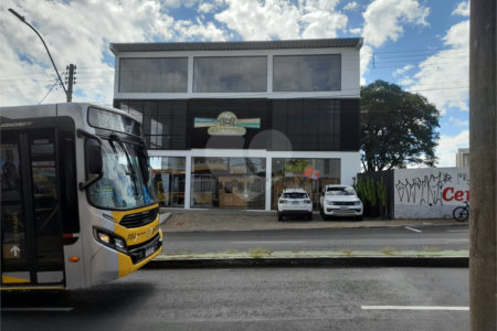Galpão Comercial à Venda – Localização Estratégica na Avenida São Carlos
