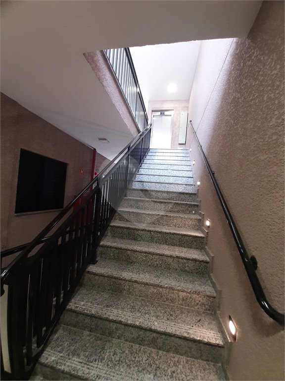 Apartamento com 44m2, 2 quartos, banheiro, sala integrada à cozinha, varanda gourmet e 1 vaga