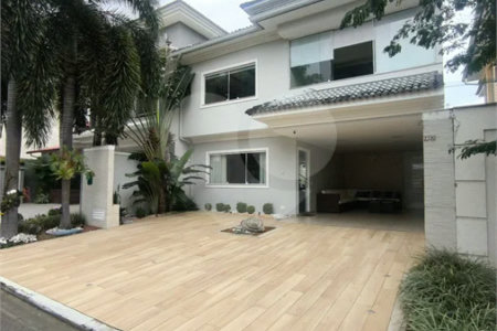 Casa de alto padrão no condomínio Golden Village