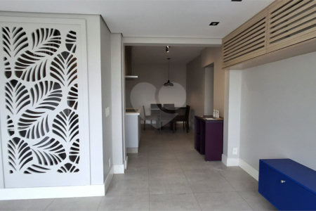 Apartamento com 2 vagas no Campo Belo