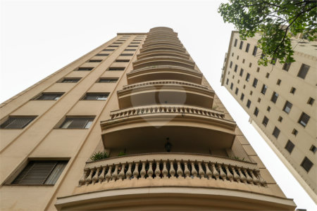 Apartamento à venda com 4 quartos, sendo 3 suítes, em Campo Belo, São Paulo, SP