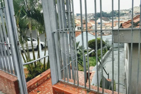 CASA TÉRREA À VENDA NA MOOCA - COM PORTEIRA FECHADA.