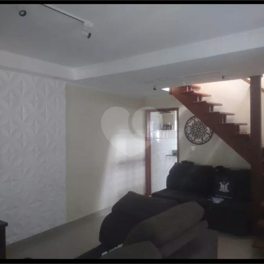 Sobrado a VENDA 130m² 4 dorms. sendo 1 Suíte e 2 Vagas no Campo Limpo com Piscina