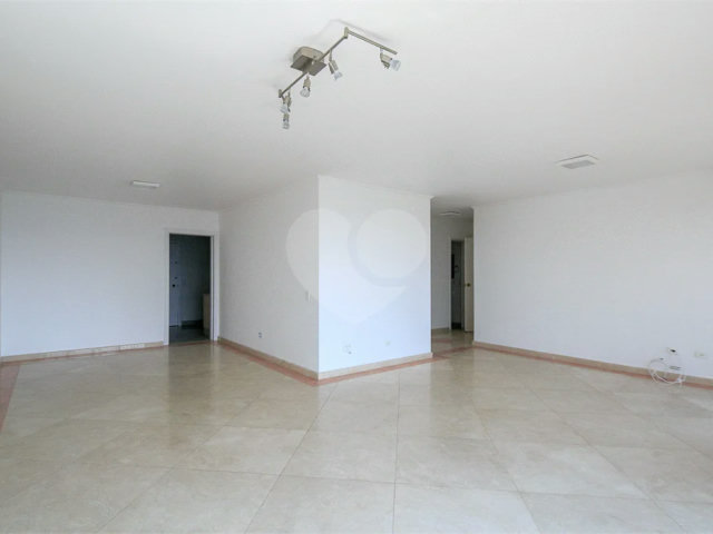 Apartamento à venda com 3 quartos, sendo 1 suíte,  em Alto da Boa Vista, São Paulo, SP