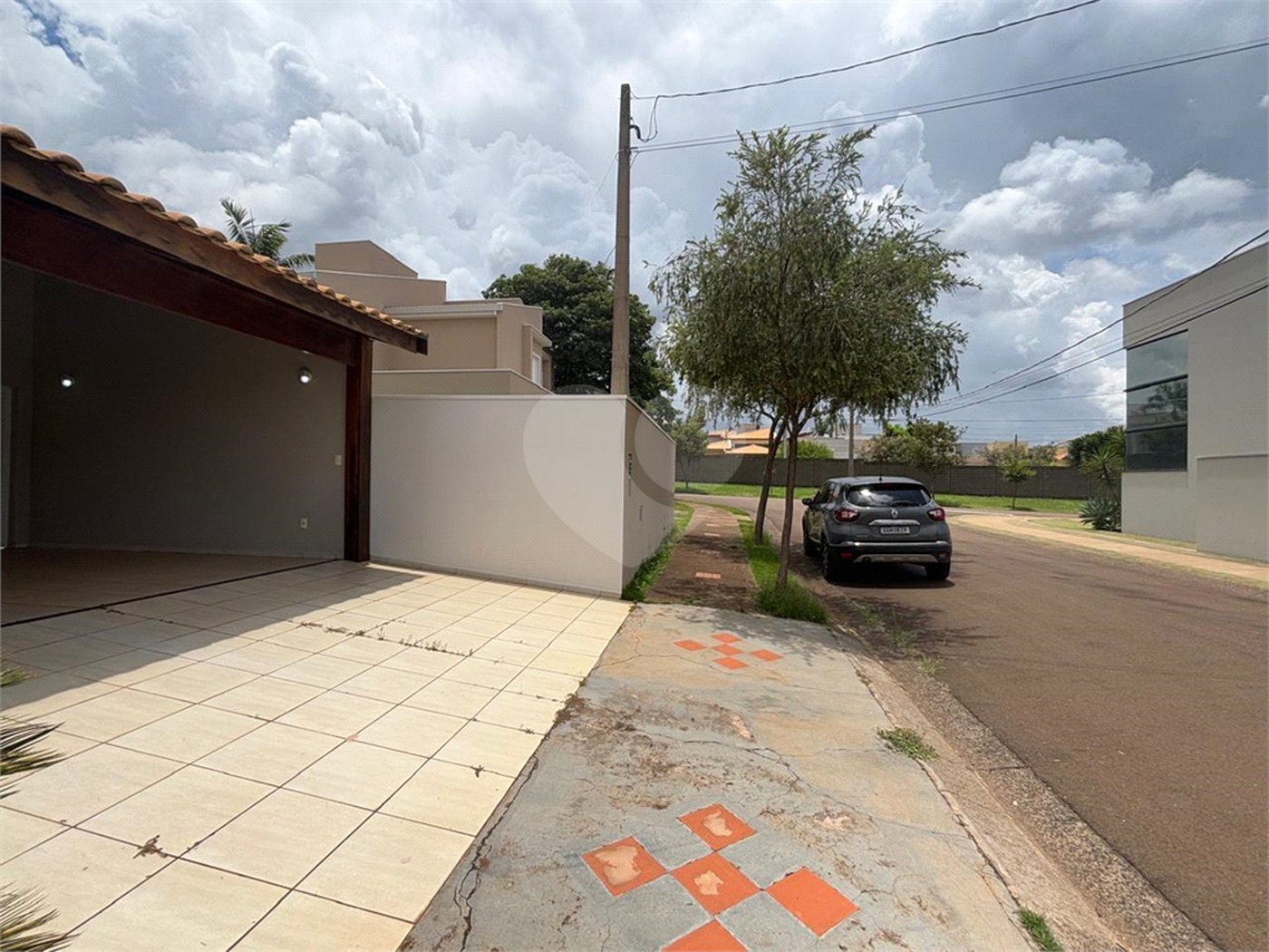 Vende-se casa no Village Damha II