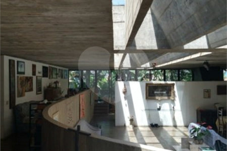 Casa Térrea à venda com 5 quartos, sendo 3 suítes, em Interlagos, São Paulo, SP