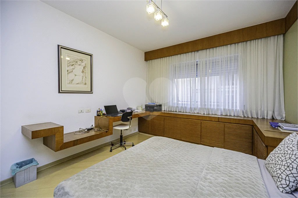 Apartamento á venda em Higienópolis com 212m² 3 dormitórios 1 suíte 2 vagas