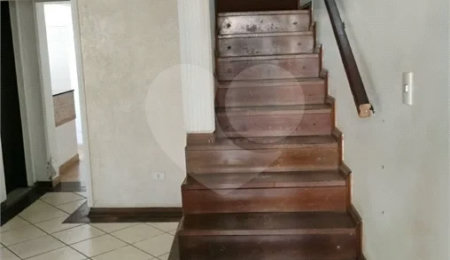 Vende-se sobrado de 3 andares na Vila Santa Catarina