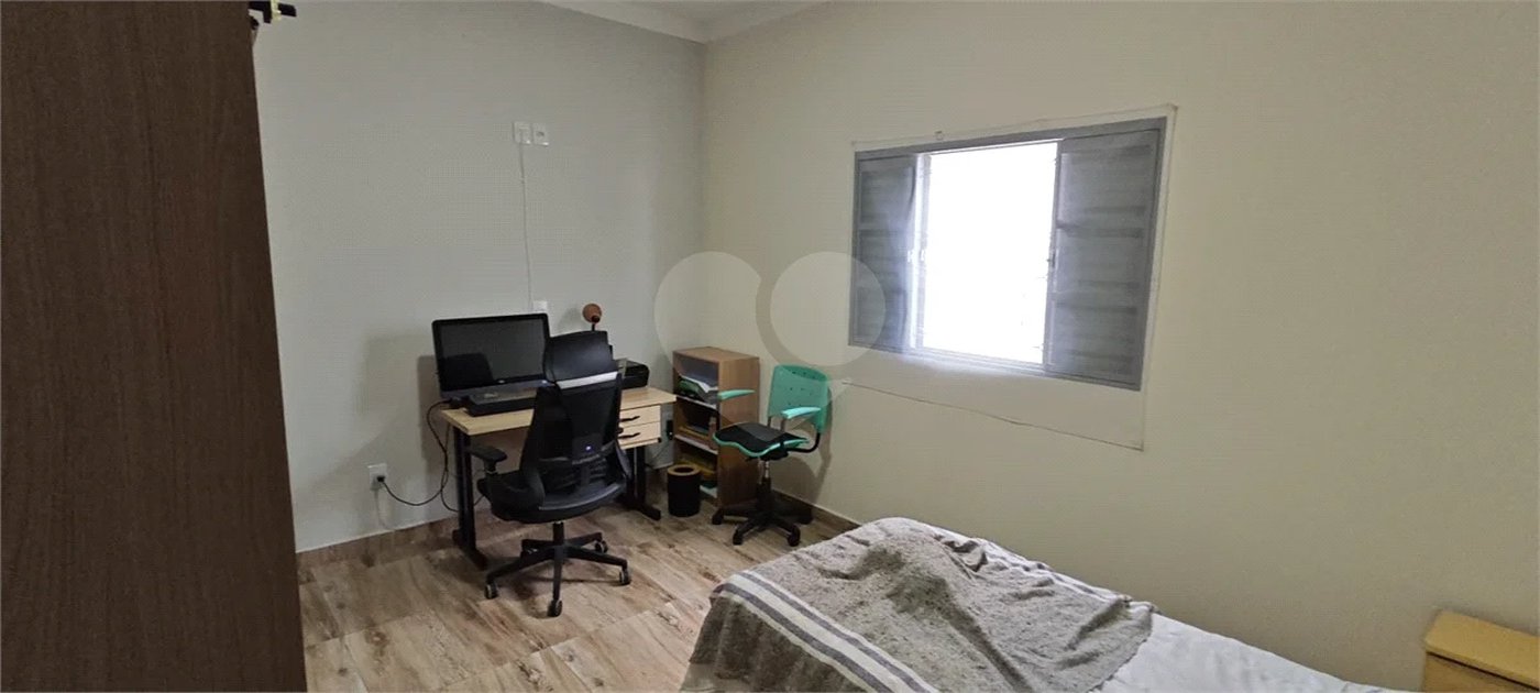 Casa Nova (Apenas 2 Anos) com Suíte: Conforto, Segurança e Localização Privilegiada!