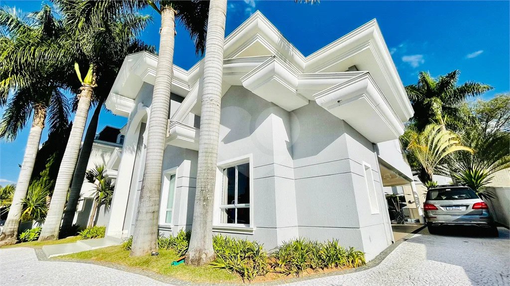 Belíssima casa à venda com 700 m² no Condomínio Tamboré, em Alphaville!!!