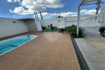 Casa térrea 2 quartos 1 suíte e piscina. Jardim Embaré