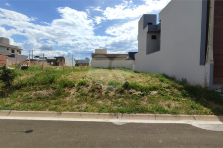 Lote à Venda em São Carlos, no Condomínio Villeneuve I