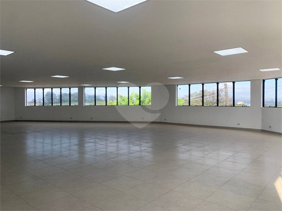 PRÉDIO / GALPÃO COMERCIAL À VENDA OU LOCAÇÃO Jardim Arapongas • Guarulhos/SP