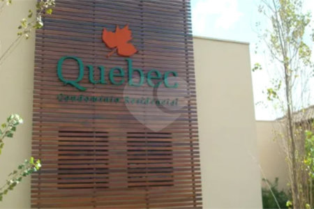 Casa térrea com piscina para venda no Condomínio Quebec.