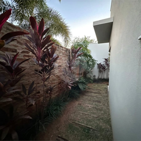 Casa a venda no condomínio Damha II