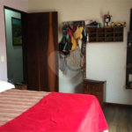 Casa térrea com 3 dormitórios, sendo 2 suítes.