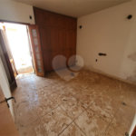 Casa térrea com 5 dormitórios, sendo 2 suítes.