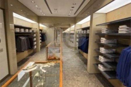 Prédio Comercial com 300m² , 3 pavimentos , refeitório , 2 banheiros , à venda no Brás.