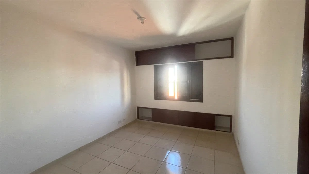 Sobrado à venda com 4 quartos, sendo 1 suíte, em Jardim Ester Yolanda, São Paulo, SP