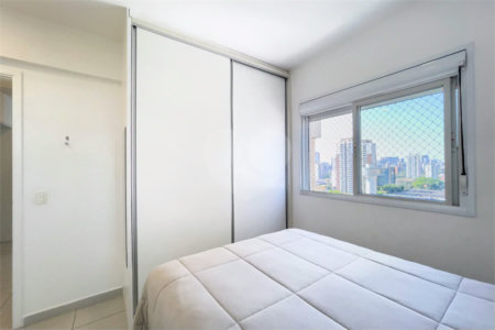 Apartamento à venda com 3 quartos, sendo 1 suíte, em Santo Amaro, São Paulo, SP