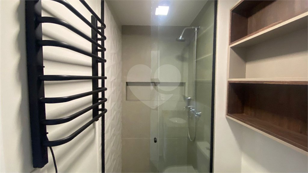 Apartamento mobiliado à venda na Vila Mariana, 2 quartos, varanda